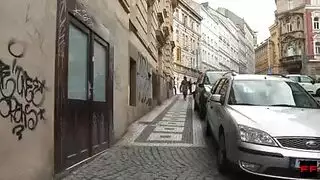تحصل كاترينا نورتي على مسمر وتطرح على الشاطئ، بعد أن حصلت مارس الجنس بدقة.