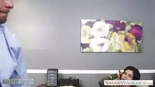 مورغان فوكس المشاغب في سن المراهقة البرازيلية لا يوجد لديه سروال بالقرب من مسمار.