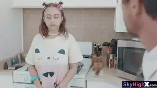 المراهقون القرنية الذين لن يذهبوا إلى المدرسة للتحقق من جودة المدرسة يمارسون الجنس