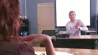 بريتني العنبر هو الحصول على جرعاتها اليومية من اللعنة من صديقتها مثليه من المدرسة
