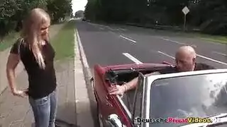 مذهل ، شقراء ألمانية تتعرض لضغوط مضاعفة أثناء ممارسة الجنس الثلاثي مع أصدقائها ، واحدًا تلو الآخر