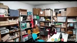 اثنان من الفاسقات في سن المراهقة الصغيرة تواجه الثلاثي مع رجل عجوز غني قذر.