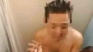 استغلت الفتاة النحيلة فرصة ممارسة الجنس مع رجل اشترى لها الكثير من المال