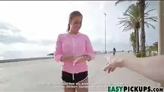 زوجان بيك اب يمارسان وقتا رائعا بينما اثنين من الفتيات العشوائي فتاتان مص