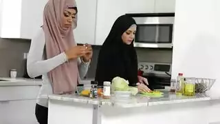 الفتاة العربية الأبنوس الساخنة مارس الجنس من قبل زوجها - ميلو بلايز