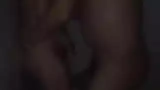 امرأة سمراء رفيعة الصينية هي مص ديك صخرة صعبة، لأنها تريد أن تجعلها تنفجر.