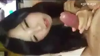 كانت فتاة جميلة تتمتع بينما كان صديقها بالإصبع كس، في استوديو خاص، لأعلى لها.
