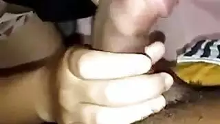 سكس محجبات خليجيات تمص زب كبير بشهوه حتي قذف علي الحجاب