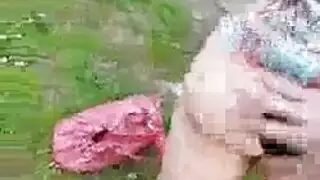 ذهبت امرأة سمراء التخييم مع الأصدقاء وانتهت بدفعها في غرفة التدليك، طوال اليوم.