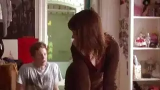 العنبر مونرو يمتص أفضل صديق له الصخور الصلبة في حين أنهم يفعلون ذلك في شقتها
