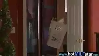 الميلفاية السوداء عايزة زب كبير يريح كسها الجائع و تستمني بالزب المطاطي الضخم