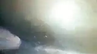 حار، ترانزيستور الأسود يرفع ساقها عالية فوق رأسها، لذلك يمكن لرجلها لعبة كس لها.