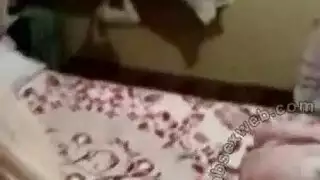 لاني يائسة ل صلب صلب ديك، لذلك يعرف الرجل لها ما يجب القيام به لجعل لها نائب الرئيس