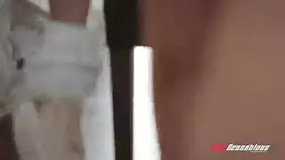 الأم الشقراء الدلوعة وأحلى مص وتدليك لزب ابنها المراهق في سريره وركوب لزبره المنتصب