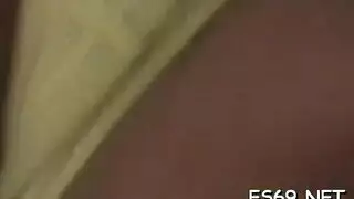 يشارك الأطفال ذوي التفكير القذر ديكًا ضخمًا ، في وقت واحد ، ويعانون هزات شديدة