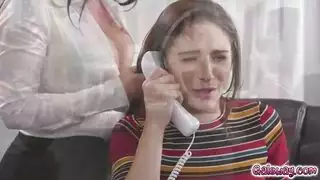 كان من المفترض أن تدرس أنجيلا لين ، لكن صديقها أراد أن يمارس الجنس مع الحمار أثناء الاستمناء