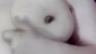 سماح الهايجه بتفرجنا على بزازها الجامده وكسها المتناك وهيا بتنزل السبعه ونص بشرمطه