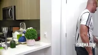 فقاعة بعقب زوجة الحجاب العربية الملاعين إخوانه في القانون بريانا بوربون | الحجاب