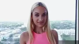 ذهبت أوما جولي أو سانتي سوينغر إلى غرفة الفندق لبدء عربدة بخارية غير رسمية