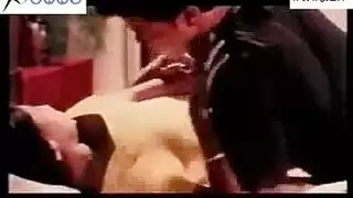 الزوجان الساخن هو سخيف مثل الحيوانات البرية والصراخ من المتعة أثناء وجود النشوة الجنسية