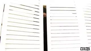 في سن المراهقة الجميلة ، تواجه ماكس تجربتها السوداء الأولى ، لذلك قررت إنشاء فيديو إباحي