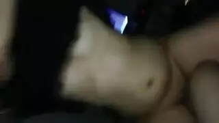 مص قضيب أخي أثناء وجود والديه في المنزل