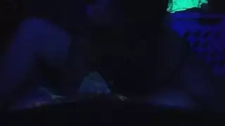 زوجة قرنية خدعت زوجها مع رجل قابلته للتو دفع ثمن خدماتها