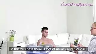 وكيل الاباحية مثير، استغرق ملاك بوليتي شاعرية سيئة في النار، وتمتص الأمر قليلا.