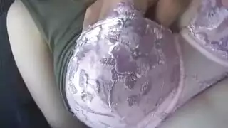 فاتنة حسي لديه شبك على الممرضات المحبرات ، ويعرف كيف يجعلهم ينفجرون من المتعة