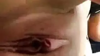 الأبنوس السمين مع الثدي المستديرة يصنع فيديو إباحي بوف ، لتخفيف آلام ظهرها