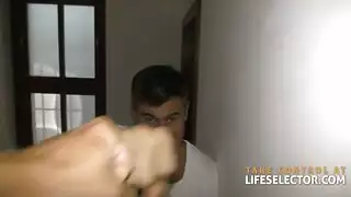 لانا رودز تعرف ما يجب القيام به مع ديك صديقها الصخور الصلبة ، بسرور