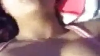 كانت فتاة التايلاندية مارس الجنس أثناء انتظار رجل التسليم لها، لأنها حصلت قرنية جدا.