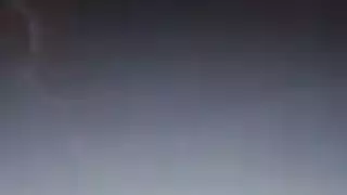 تقوم ياسمين سويفت بتنظيف شقة أخواتها واستمناء في كل مرة يكون لديها حلم جنسي