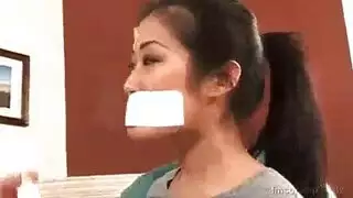 امرأة سمراء مثقيم وفتاتها تعرف كيف تسلي بعضها البعض كل ليلة، حتى نائب الرئيس.
