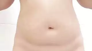 الفتاة المسلمة العربية السمين ترقص عارية تظهر ثديها وجملها على الكاميرا بعد الفصل | الفيديو الإباحية العربية