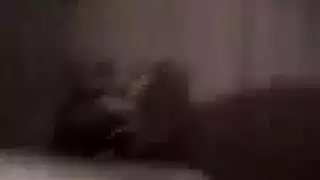 باريس تمتص ديك صلب الصخور والحصول على ديك هائل من الرجل الأبيض من الظهر