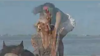 عطلة ميلا هي التفكير فقط في اللعنة جيدة، حتى أثناء وجودك في فيديو بوف.