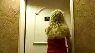 سامانثا شيموني يحب أن يمارس الجنس في الحمار بينما يلعب أكثر بوسها الرطب