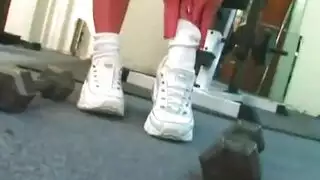 يريد فاتنة شقراء قرنية أن يشعر نائب الرئيس لزجة في جميع أنحاء وجهها ، بعد أن تحصل مارس الجنس