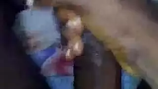 الرجل الحلو هو سخيف تدخين امرأة ساخنة من منطقته، في حين أن زوجها يخون لها