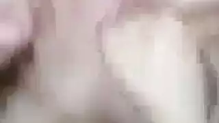 فاتنة سلوتي المسمى نيكيتا فون جيمس أغوى والدها وأخذ ديك كبيرة من الدهون حتى مؤخرتها