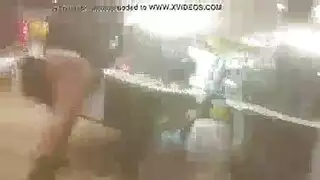 وقحة شقراء مثير يصرخ من المتعة بينما يحشق حبيبها الجديد بلطف شقها الناعم.