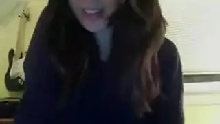 جلسة كاميرا ويب حية مع فتاة الأبنوس تمتص بعض الديك الأسود والحصول على ركوب الخيل.