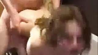 يصرخ فاتنة يعمل سرا كعامل إباحي وداعر كل رجل يقدم لها بعض المال