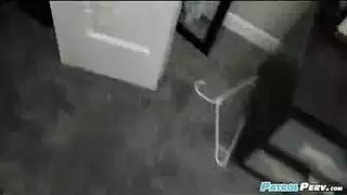 جبهة مورو فليرتي مع الثدي الصغيرة والحلمات مثقوبة هي وقت رائع مع صديق