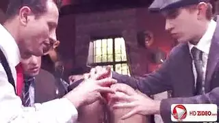 صديقين يأجرون قحبة بمؤخرة كبيرة ليتمتعو بنيكها مع بعض في اهيج سكس جماعي