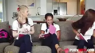 تتعرض مفلس كارولينا للحلويات للخبط في وضع هزلي حتى تبدأ بالصراخ من دواعي سروري