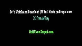 فاتنة اليابانية لطيف مارس الجنس من الرجال في نفس الوقت في غرفة الفندق.