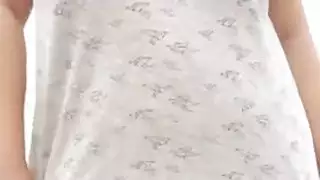 امرأة سمراء عربية مثيرة رقصة تظهر لها الثدي الكبيرة وجمل الشعر | الفيديو الإباحية العربية