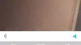 فتاة مذهلة لن تتوقف عن امتصاص ديك صديقها الضخم ، حتى بدأ يئن من المتعة.